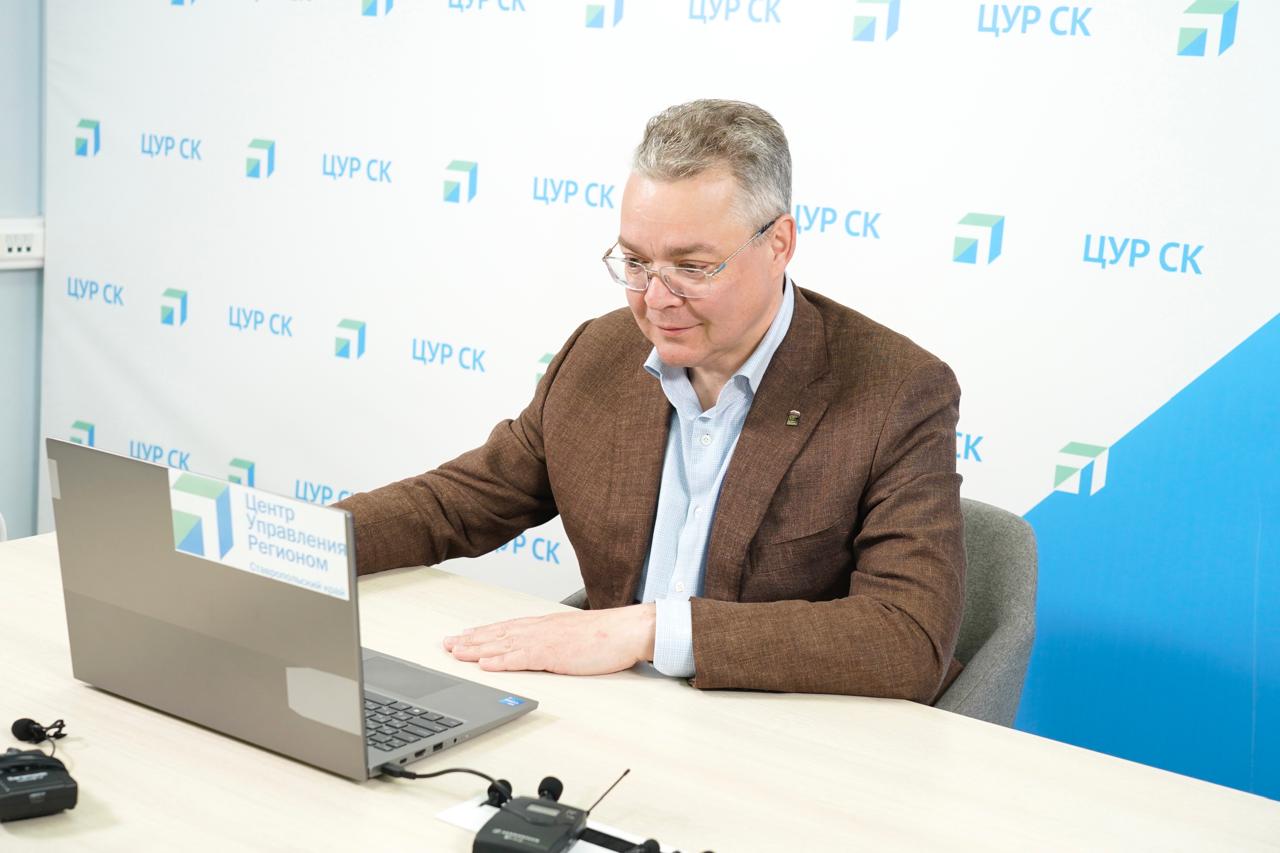 ГУБЕРНАТОР ВЛАДИМИРОВ ОТВЕТИЛ БОЛЕЕ ЧЕМ НА 50 ВОПРОСОВ СТАВРОПОЛЬЦЕВ В ХОДЕ ПРЯМОЙ ЛИНИИ.