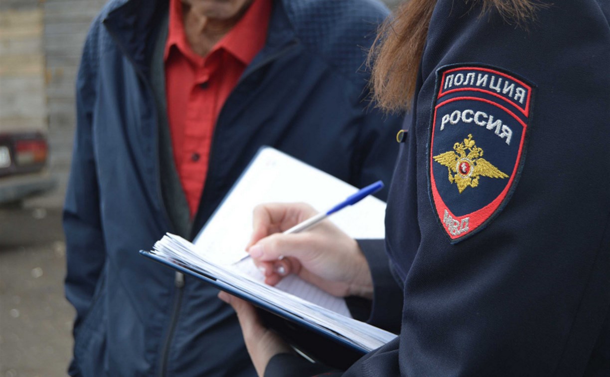 Полицейские устанавливают личность мошенника, обманувшего женщину на сумму более 70 тысяч рублей.