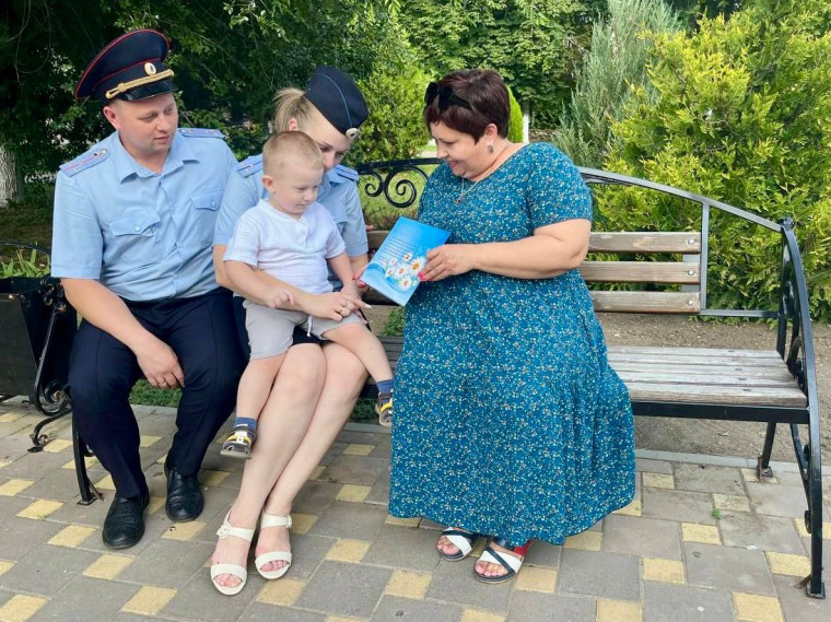 В День семьи, любви и верности свою историю рассказала семья Изобильненских полицейских. В День семьи, любви и верности свою историю рассказала семья Изобильненских полицейских.