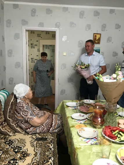 28 июля отметила свой 95-летний юбилей Носова Елена Ивановна, жительница города Изобильного и труженица тыла во времена Великой Отечественной войны.. 28 июля отметила свой 95-летний юбилей Носова Елена Ивановна, жительница города Изобильного и труженица тыла во времена Великой Отечественной войны..