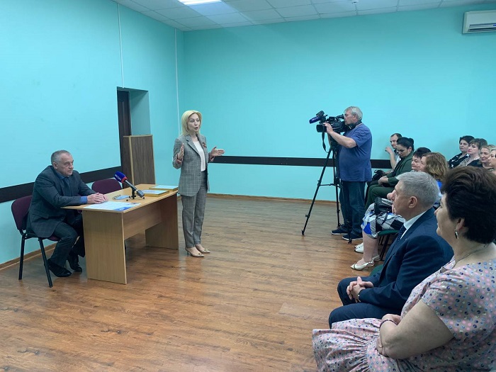 Ольга Тимофеева встретилась с педагогами, медиками и социальными работниками Изобильненского округа Ставрополья. Ольга Тимофеева встретилась с педагогами, медиками и социальными работниками Изобильненского округа Ставрополья.