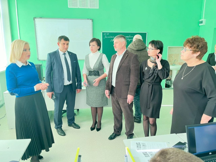 «Единая Россия» и Минпросвещения подвели предварительные итоги программы капремонта школ в 2023 году.
