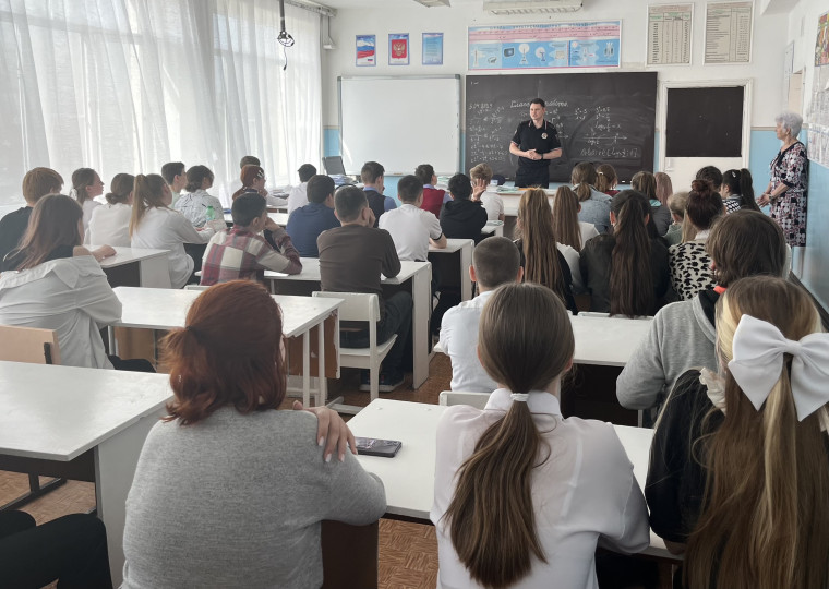 Изобильненские полицейские провели профилактические беседы со старшеклассниками. Изобильненские полицейские провели профилактические беседы со старшеклассниками.