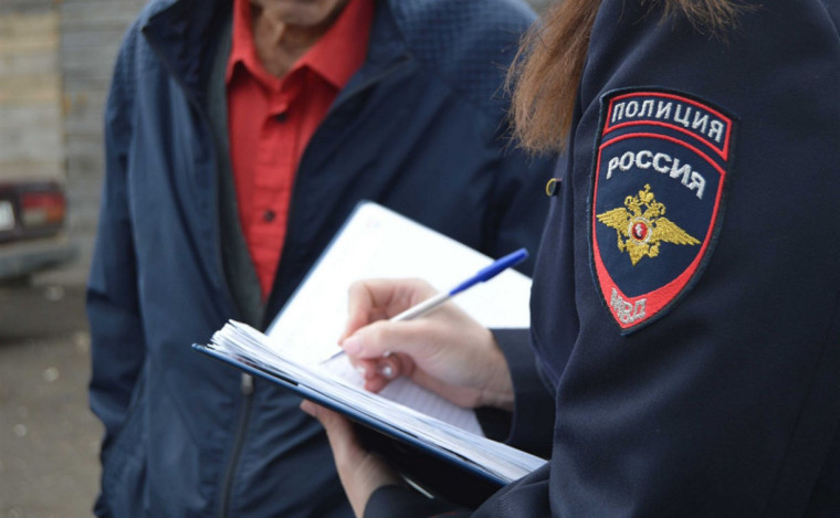 Изобильненские полицейские устанавливают личность мошенника, обманувшего жителя округа на 2,7 миллиона рублей. Изобильненские полицейские устанавливают личность мошенника, обманувшего жителя округа на 2,7 миллиона рублей.