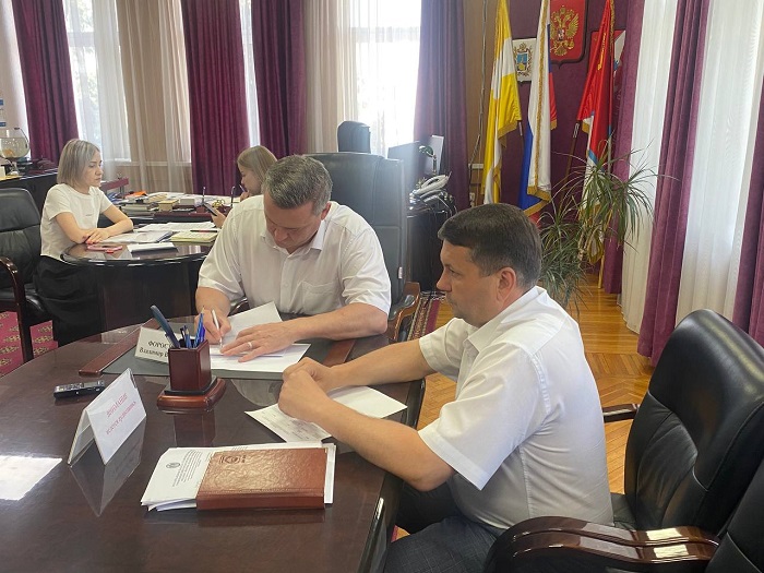 Представитель губернатора Ставропольского края Василий Павлович Шестак провёл личный приём граждан. Представитель губернатора Ставропольского края Василий Павлович Шестак провёл личный приём граждан.