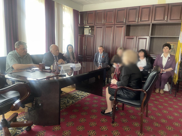 Заместитель председателя Правительства Ставропольского края Лавров Олег Леонидович провел прием граждан по личным вопросам.